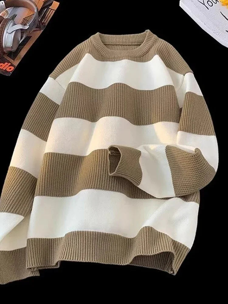 Kai – Gestreifter Strick-Rundhalsausschnitt