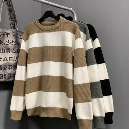 Kai – Gestreifter Strick-Rundhalsausschnitt