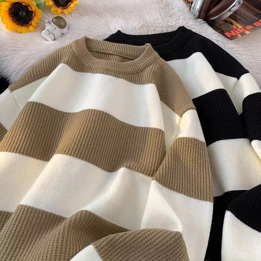 Kai – Gestreifter Strick-Rundhalsausschnitt