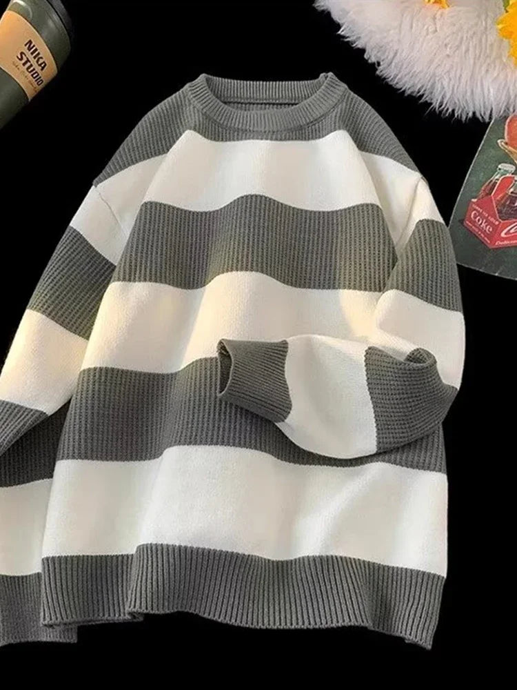 Kai – Gestreifter Strick-Rundhalsausschnitt