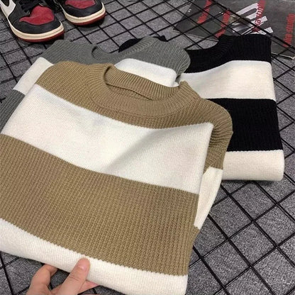 Kai – Gestreifter Strick-Rundhalsausschnitt